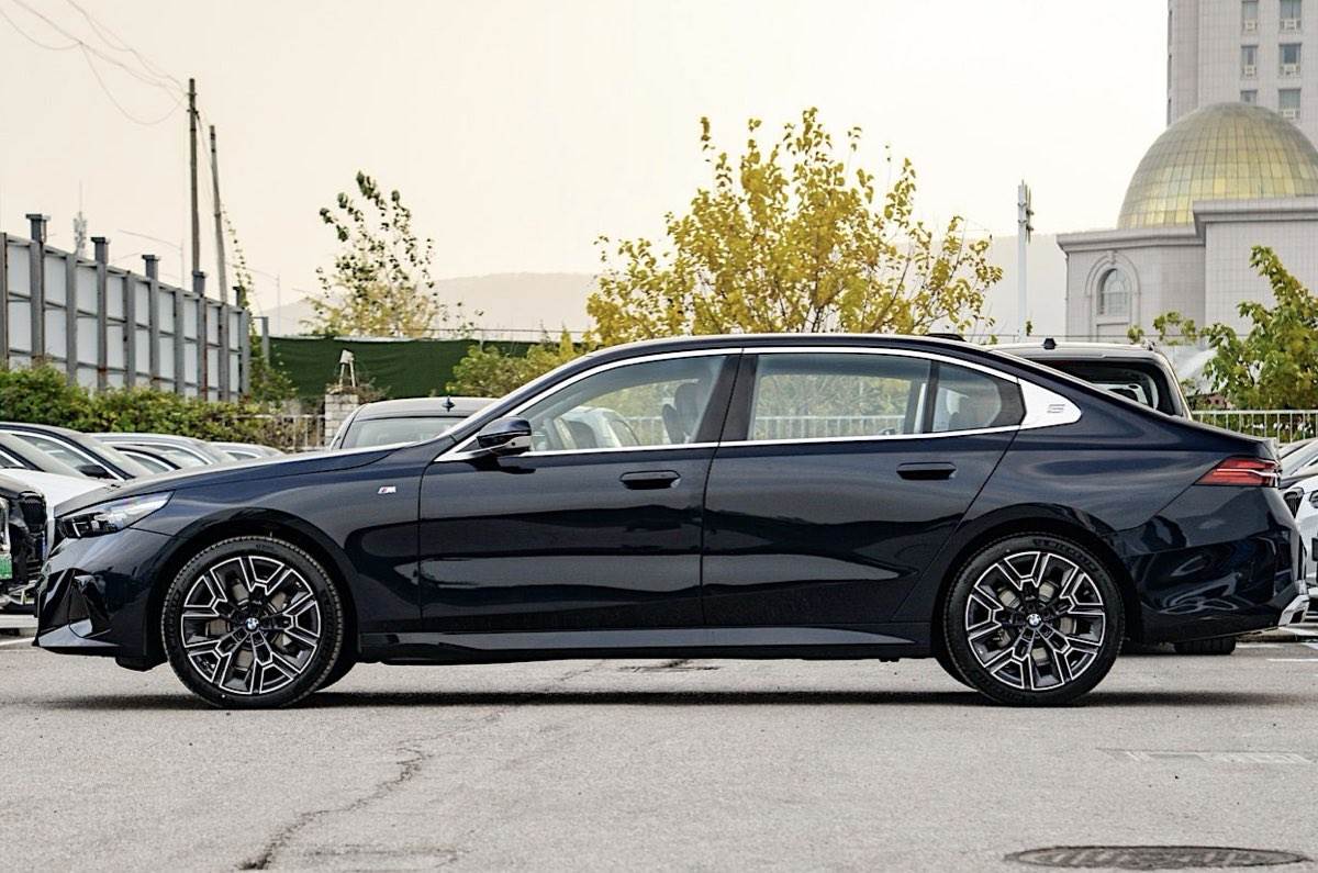 2024 BMW 5 Series 
